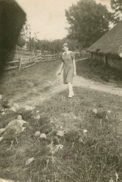 KKE 4757.jpg - Fot. Portret. „Pastuszka”. Jadwiga Jarzynowska (z domu Siemaszko) – mama Marii Jolanty Mierzejewskiej (z domu Jarzynowska), Perweniszki, 1939 r.